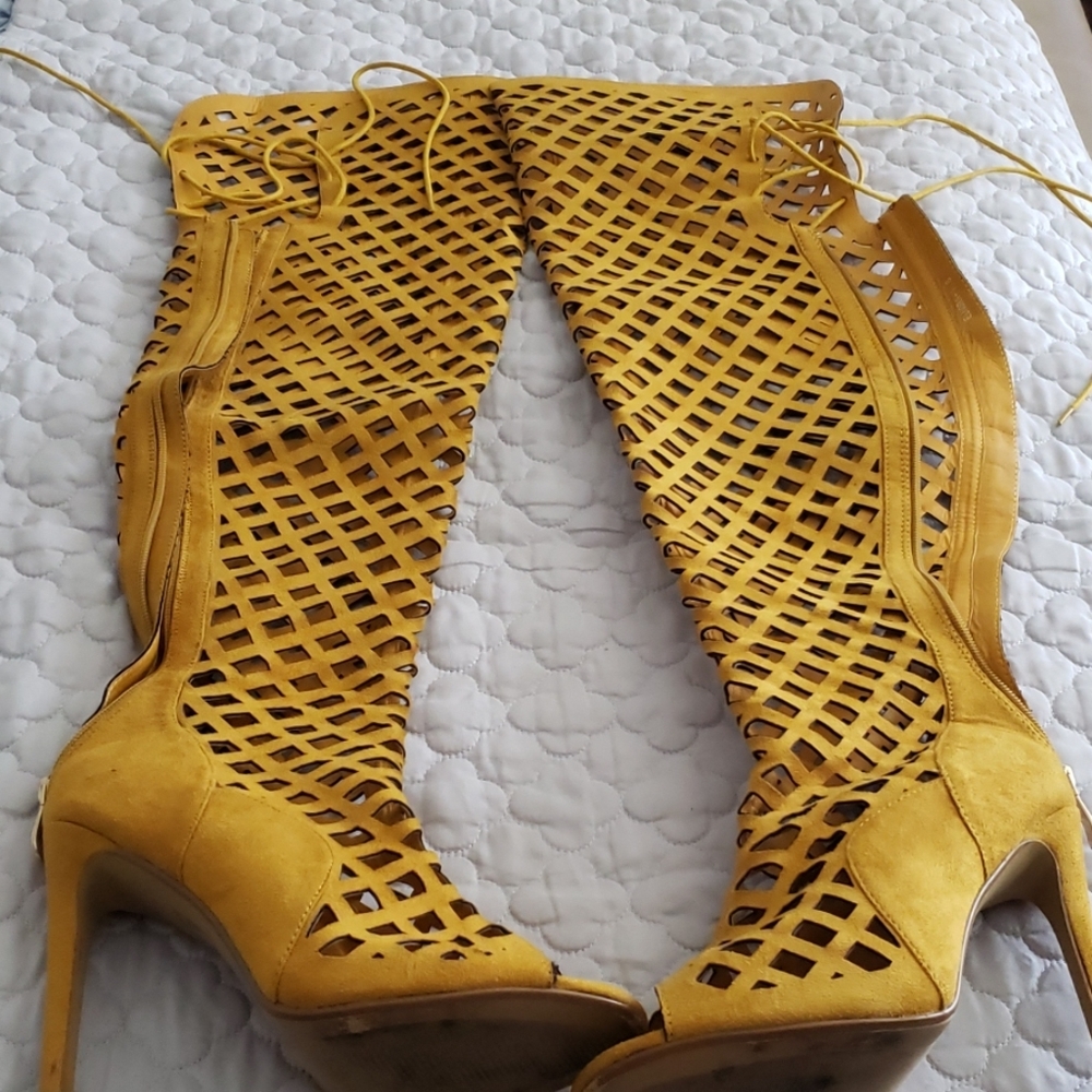 Size 8, Cape Robbin Thigh High Boot